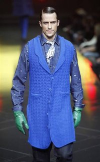 Скоро вызовите из ОДС на дом сантехника или электрика и придёт вот такой чувак... ))