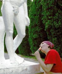 Мороженое пробуждает любопытство.