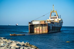 Это турецкий Ziya Kos. Я в Кабардинке отдыхаю каждый год с 2007. За 10 лет турки (или не они))) наполовину его разобрали.