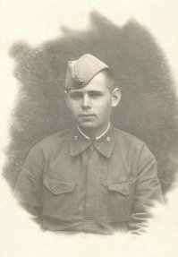 Мой дядя чуть позже 93-я гв. дивизия лейтенант Ивлев Александр Фёдорович погиб при освобождении Кировограда Украина 06.01.1944. А годов то было двадцать...
