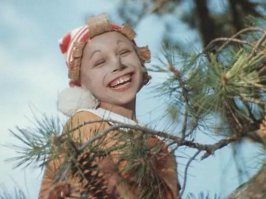 Пишет Дмитрий Иосифов (буратино):
Встречу Буратино с черепахой Тортилой снимали под Минском на специально выкопанном пруде. Дело было в ноябре, съемочная группа отчаянно мерзла.

- Температура воздуха плюс восемь, вода - плюс четыре, а я в тонкой курточке сижу на листе  кувшинки , который лежит на обычной надутой камере. В общем, пару раз перевернулся, - говорит бывший Буратино. - Всякий раз съемки останавливались, меня растирали спиртом.

Девчонкам, изображавшим лягушек, приходилось еще хуже. Им регулярно приходилось бултыхаться в воду и в конце концов Тортила - Рина Зеленая заявила режиссеру:  Если еще раз будешь снимать дубль и заставишь детей лезть в холодную воду, сажусь в машину и уезжаю! 

- Зеленая прилетела в Белоруссию только на один день, у нее накануне умерла единственная сестра, - вспоминает Дмитрий. - Она была такая печальная, рассказывала грустные истории. По рекомендациям врачей ей надо было постоянно двигаться. Она опиралась на меня, и мы с ней медленно гуляли вокруг пруда.