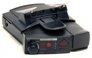 И в зад ловит.