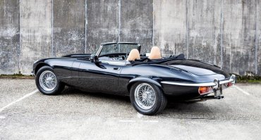 Пострадал о Хаммера, я думаю jaguar e type.