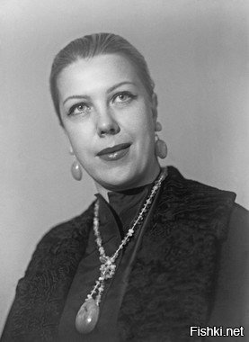 "Актеры ВСЕГДА в нашей стране получали хорошо, причем получили в большей степени ЗП черным налом"
------------------
Может это будет слишком грубо, но не надо 3,14здеть,если не знаешь

Георгий Вицин



 Вицин до последнего играл в театре, а свою богатую квартиру отдал любимой дочери. Перебрался в хрущовку, где стал избегать публичной жизни и даже общения с соседями.

В немногочисленном кругу его знакомых вспоминают, что Георгий Михайлович отличался особой добротой. Кормил птиц, подбирал и выхаживал дворовых собак, хотя сам жил на скромную пенсию и гонорары за редкие выступления. Помощь от поклонников не принимал, ссылаясь на то, что люди отдают ему последнее. Демонстративно не взял даже деньги, присланные в больницу.

Умер после продолжительной болезни на девятом десятке лет. За скромным пенсионерским гробом шли лишь вдова с дочерью и несколько соседок. 

Семен Фарада



Любимый характерный актер Семен Фарада за несколько лет до смерти выпал из театральной и киношной жизни. Его здоровье не позволяло работать с полной отдачей.

Семен Фарада прошел лечение в десяти больницах. В одной из них ему сделали операцию   установили искусственный клапан в сердце. Перенес он ее отлично, даже хвастался тем, что может играть в футбол. Но спустя некоторое время до актера дошло известие о смерти Григория Горина.

Печальные новости вызвали сильнейшее потрясение, которое спровоцировало инсульт. У актера нарушилась речь, стало тяжело ходить. Прошло чуть больше года, и Семен Львович снова попадает в операционную   на этот раз звездный актер сломал шейку бедра. Три операции только усугубили состояние сердечно-сосудистой системы Фарады. У него диагностируют второй инсульт.

Все эти годы актер, не имеющий возможность сниматься, жил в настоящей нищете. Деньги на дорогое лечение не выделялись, семья актера все это время выкручивалась сама. Во многом из-за недостатка средств на дорогие лекарства, знаменитый артист скончался от сердечной недостаточности на 76 году жизни. 

Сергей Филиппов



 Актер ненавидел свою славу, поскольку его часто узнавали отождествляли с глупыми и неуклюжими персонажами, докучали на улице, без зазрения совести могли остановить, лезли с объятиями, считали  своим  человеком. Злясь на беспардонную народную любовь, Филиппов стал настоящим затворником.

В 1965 году у актера обнаружили рак головного мозга. Умирал он тяжело и одиноко. Друзья Сергея Николаевича писали в своих воспоминаниях, что Филиппов буквально голодал, а вот его сын, который почему-то не заботился об отце со страшным заболеванием, настаивает, что папа был счастлив, занимался коллекционированием бронзовых фигурок, мебели из красного дерева и антиквариата.

Тем временем факт остается фактом: две недели тело знаменитого актера пролежало в пустой квартире. Денег на похороны любимец публики не скопил, Ленком отказался хоронить его за свой счет. Александр Демьяненко, узнав о беде, что называется  с шапкой по миру  нашел считанные копейки, которых хватило, чтобы проводить героя главных советских фильмов в последний путь. Сын на похороны не успел. 

Тамара Носова



 Она всю жизнь скрывала свое происхождение потому, что стеснялась признаться, что собственный отец бросил ее с братьями в детском доме   после смерти мамы. Тамару Макаровну воспитывала приемная семья, которой актриса была очень предана. Родной отец явился, только когда Тома стала известной. Узнал ее в кино, предложил общаться, но друзьями они не стали: Тамара была против.

До старости она будет держаться за свою приемную маму, а после ее смерти замкнется в себе и станет вести затворнический образ жизни. Детей Носова не нажила, старость встретила с нищенской пенсией, которой не хватало даже на квартплату. Под конец жизни была вынуждена питаться в столовых для бездомных.