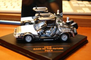 а у меня помимо коллекционного издания на 4х дисках есть еще и масштабная модель из 2й части