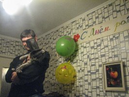 Был у нас в семье тоже такой грешок, наряжание кота в шляпу.... У меня был ДР, и кота принарядили в шляпу... Шляпу дочка сделала, жена напялила...Кот стойко вытерпел...Но это был мой кот (сейчас уже помер, рая ему кошачьего!), он признавал только меня... Хех...
PS Фото старое, ещё со старой квартиры, со старого мобильного...