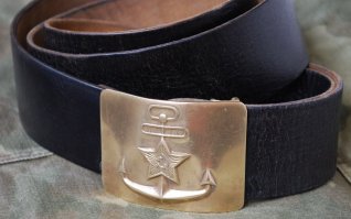 Всего лишь шарики с водой?Тогда тут помогут всего лишь ремешки с бляхами!..