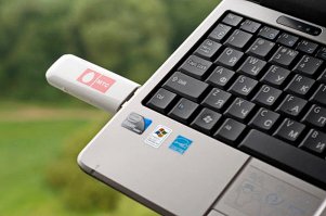 Ага, попробуйте без этого коротыша воткнуть рядом с модемом флешку.