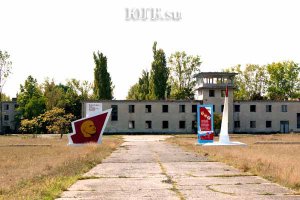 А вот более впечатляющие для меня снимки (небольшая их часть) с моей авиабазы (ныне такой же заброшенной).
ЮГВ г.Кишкунлацхаза 72-74гг.