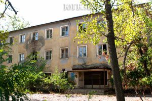 А вот более впечатляющие для меня снимки (небольшая их часть) с моей авиабазы (ныне такой же заброшенной).
ЮГВ г.Кишкунлацхаза 72-74гг.