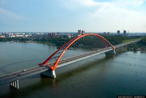 хохлы!!  Арка ни чего не напоминает?)