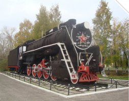 А вот так увековечены паровозы в Казахстане, бороздившие от Оренбурга до глубинок Восточного Казахстана. Интересный факт, как топливо использовалась рыба с Аральского моря!)