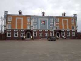 Почти 1,5 года по работе жил в этом славном городке , местное население очень доброжелательное .