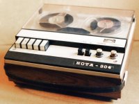 Автор, та Нота, что у тебя в подборке, это вроде бы последняя катушечная модель из этой серии.
А у нас была сначала вот такая:

А потом вот на такую поменяли:

И последняя, прослужившая уже до 90-х: