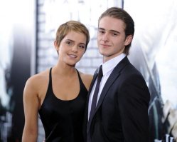 12 знаменитостей, у которых есть близнецы