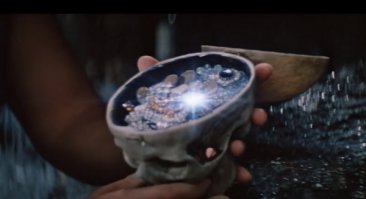 Для хранения небольших украшений можно использовать...