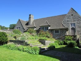 1. Вид с катера на пирс (Западная бухта)
2 и 3 -гостевые здания?