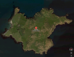 Мда, ну ты автор вообще  берем Гугл-мапс и добавляем информации об острове -
Высадится можно только в западной части (фото2) есть пирс и волнолом. В центре острова есть парк, комплекс зданий напоминающих английскую архитектуру 19 начала 20 века, а так же теплицы(фото 3).