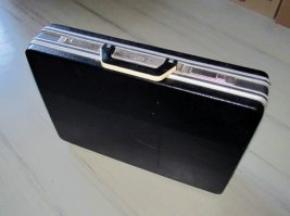 мне такой бабушка на толкучке купила. Поломаный. я его отремонтировал