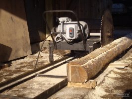 для любителей самодельных пилорам :
ДЕЛАЙТЕ НА ДИСКАХ ,А НЕ НА ЦЕПЯХ.
в разы точней пилит и отхода меньше !