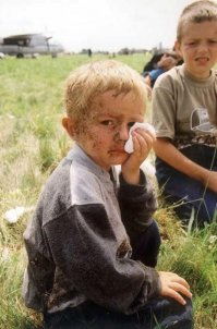 Ровно 10 лет назад Украину потрясла авиакатастрофа, ставшая самой ужасной во время проведения авиашоу. Истребитель Су-27, упавший на зрителей на аэродроме под Львовом, убил 77 человек, в том числе 28 детей. Пилотам не хватило высоты, чтобы вывести самолет из снижения, он задел дерево, затем ударился крылом о бетон и некоторое время скользил вдоль земли через летное поле, заполненное зрителями.