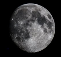 Хз, луноходы не видно в телескоп - но на карту Да Винчи похоже (500 лет прошло) -
снимал в 2016г (через телескоп):