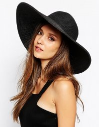 Правда шляпы тут не идут?;) Вот прям бесит? Да? Как жить то после этого?