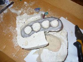 Вото такой ещё думаю можно использовать (но он не наш и рука женская).
А, костет выглядит примерно вот так.
Мне аж Туванлимитед вспомниля.