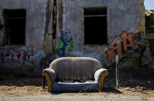 Не считая полуразрушенных стен в типа граффити