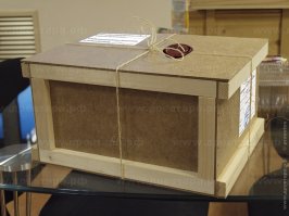 А в СССР посылочку сложновато помять было.