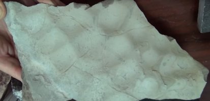 Я тоже могу дать ссылку  там есть всё, если что нужно ищите. Может вы мне ещё и ссылку дадите на раздел геологии, который обучает гаданию возраста породы по чёрно белому фото. Только не нужно мне говорить, что он прямо рядом с разделом о выявлении химического состава на зуб.  Если вы говорите о чём то, то предоставляйте пруфы в виде прямых ссылок. Геологи используют множество специальных методов, таких как: химический, спектроскопический, рентгеноструктурного, термического и т.д., но всё это оказывается зря, ведь всё можно узнать просто взглянув на фото. Ну раз вы такой специалист то скажите мне по этому фото, что это и сколько ему лет.