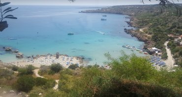 "Лучшие пляжи Фамагусты" - ??? Это, типа, такой тонкий юмор? Кипр - вулканический остров. Там ВСЕ пляжи - гуано.