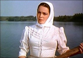 выскажусь по этой подборке.
Хелен Миррор и Джейн Сеймур - горячие штучки в возрасте.
Мерил Стрип хороша вне возраста, т.к. яркая индивидуальность.
Наши "звезды" безобразны.  Жуткая "пластика", нежелание принять элегантность возраста. ужас.
я бы из "наших" добавила с подборку Элину Быстрицкую, вот уж над кем возраст не властен.