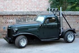 Это неубиваемый Полариус, то что с ними творили на целине в 81м, никакая другая техника не выдержит. Без воды, без масла.....да и одна рулевая чего стоит. Кто ездил на 157х, тот с презрением смотрит на ГУР в легковых. Уважаю, настоящая военная техника.