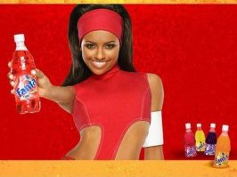 На фото девушки с Фантой фотошоп не причём. Это косяк фотографа. У многих женщин есть такое анатомическое свойство - вытянутая рука в локте прогибается в обратную сторону (как на втором фото). Именно так выгнуло вытянутую вперёд руку у девушки с Фантой, ну а фотограф видимо этого не заметил, и выбрал самый неудачный ракурс.