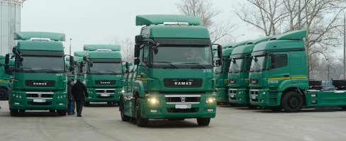 Интересно, под каким это камазом они одновременно прилегли? Уж простите, но не привык верить на слово... Видел я тех, кто под камазом "полежал"  - их не в склиф везут от испуга лечить.