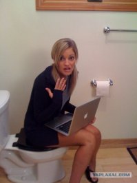 Но еще более популярной стала девушка по имени  Серун Испражнень. Ей 34 года, она бросила постоянную работу и теперь зарабатывает деньги тем, что срёт перед камерой примерно в течение  20 часов в день.