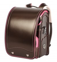 Красиво очень , но дорого .
Вот бы у нас в стране научились делать такие красивые и качественные ранцы и продавали бы их в Японию и другие страны (а для наших малышей продавали по низким ценам). И экономику бы не много укрепили и дали бы реализоваться массе талантливых людей .