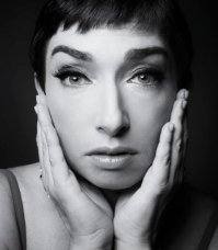 А с ней как...пошалить?