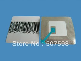 А что не так? На упаковки с мясом наклеены стикиры только не с кодом, а с надписью. 

Да по половине фоток автор глючит. Да еще и подпись эти в стиле Петросяна...