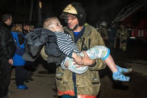 тяжелый труд... бесспорно... но и хорошо оплачиваемый!
а вот эти руки заслуживают большего уважения!
и они их не постят ради лайков!