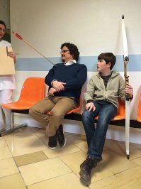 "Этот мужик довольно спокоен для человека, у которого стрела в груди" - контрольное слово - Мужик!