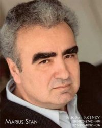 Юджин Леви похож на владельца автомойки из "Во все тяжкие" но не он.