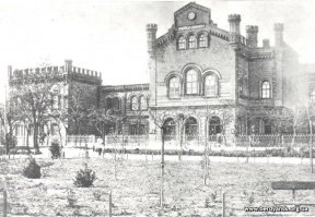 у нас то же сохранилось! Брдянск
бывшая мужская гимназия, ныне пединститут