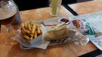 Да, вот такая. Вообще, я шаверму везде пробую. Пока, самая вкусная была в Тель-Авиве и Франции)