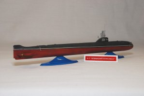 Автор занялся мифотворчеством? Мало нам западных мифотворцев, а тут и свои подтягиваются. На фото лодка самого первого проекта советских атомоходов.