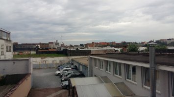 Да, что показать то? Мигрантов? Всех чтоли? Я выложил фото с ними, их видно, что ещё? Мусор? Больше мусора и красивых видов?

Ну на, вот мусор а вот вид из окна отеля)