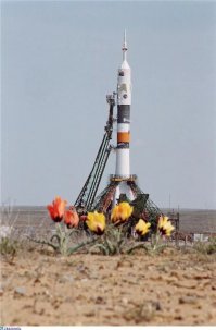 Когда был на байконуре, не было еще камер в телефонах, да и сотовых тоже не было. Но вот выглядело это все примерно так же.