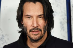 Зачем постить слащавые фотки 25 летнего Ривза на его 53 летие? Вот он настоящий 53 летний мужик.