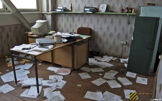 Интересно, что стало с самим заводом? Посмотрел информацию. Он все в том же огромном списке просранных полимеров.  А еще убийство  В общем, все как обычно.